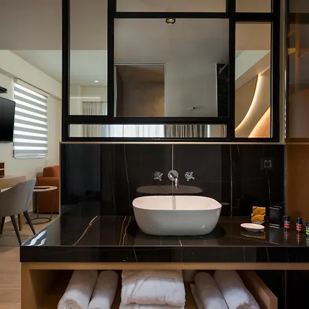 Hyperion & Hotel 4*