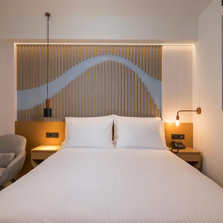 Hyperion & Hotel 4*